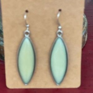 VTG Fashion Jewelry Green Dangle Earrings   # 232